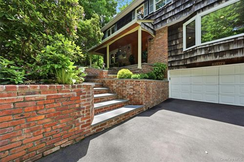 28 Maplewood Dr, Northport, NY, 11768-3432 | Card Image