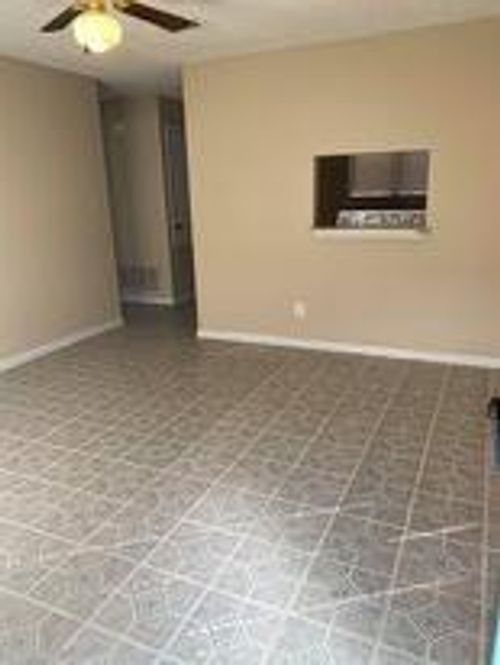 206-139 Elm St, Lockhart, TX, 78644-2364 | Card Image