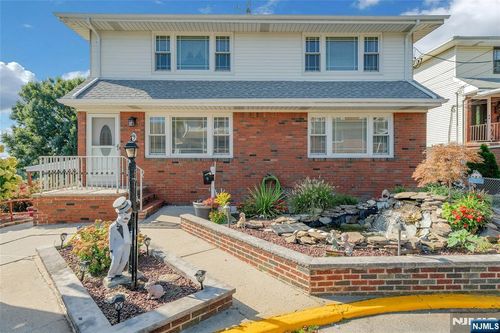 9 Carlen Ct, Fairview, NJ, 07022-1804 | Card Image