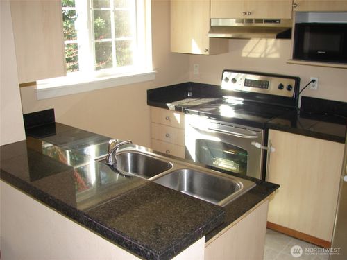 d302-10605 Se 261st Pl, Kent, WA, 98030-6774 | Card Image
