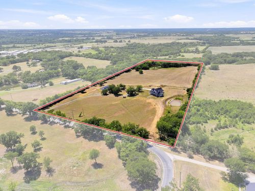 639 Eisenhower Rd, Denison, TX, 75020-4737 | Card Image