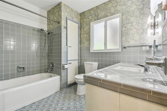 3001 Bay Shore Cir, House other with 2 bedrooms, 2 bathrooms and null parking in SARASOTA FL | Image 34