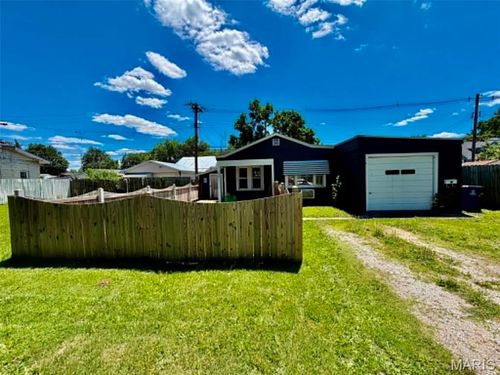 852 E Penning Ave, Wood River, IL, 62095-2140 | Card Image