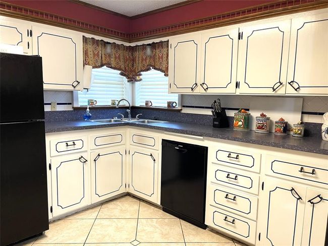 403 N Hall St, House other with 5 bedrooms, 3 bathrooms and null parking in Fairfield TX | Image 11