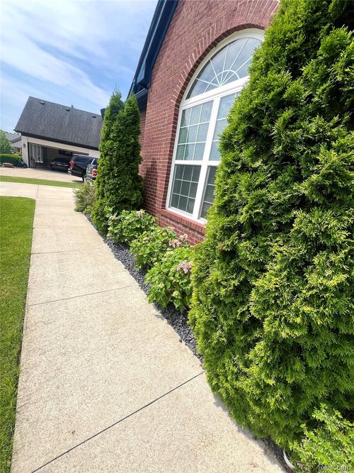 8193 N Pointe Ct, Canton, MI, 48187-1454 | Card Image