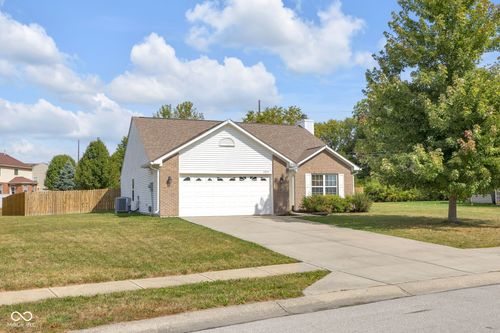 8214 Stonelick Dr, Avon, IN, 46123-6509 | Card Image