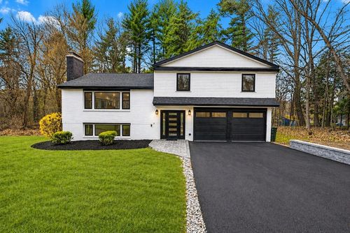 1 Hunter Dr, Andover, MA, 01810-5709 | Card Image