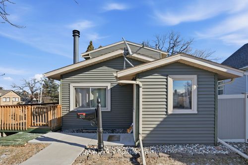2137 Vine St, Davenport, IA, 52804-2055 | Card Image