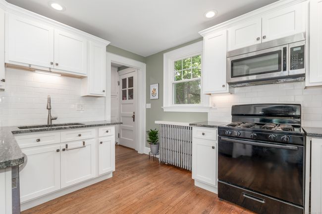 27 Thornton St, House other with 4 bedrooms, 2 bathrooms and null parking in Hamden CT | Image 13