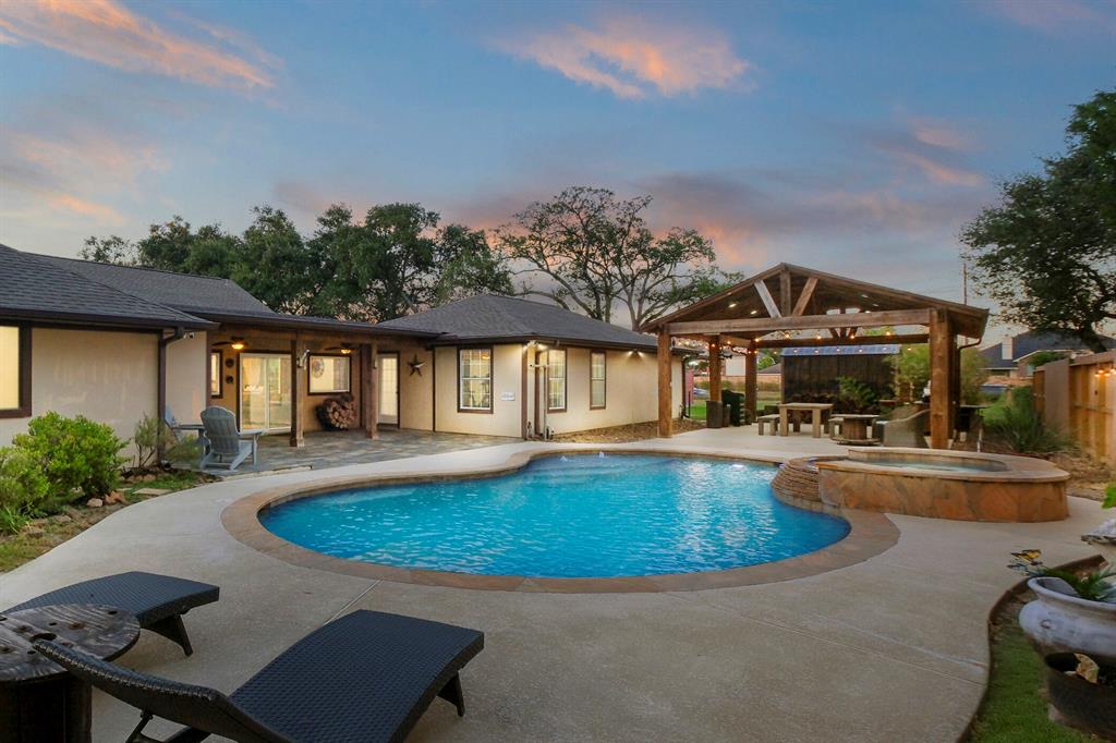 Meadow Ln, Katy, TX 77494