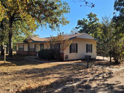 114289 Hickory Road, House other with 3 bedrooms, 2 bathrooms and null parking in Eufaula OK | Image 3