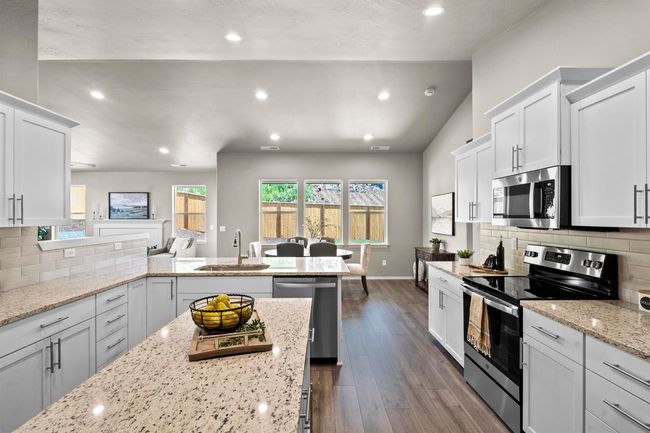 18126 E Barclay Ct, House other with 4 bedrooms, 2 bathrooms and null parking in Greenacres WA | Image 4