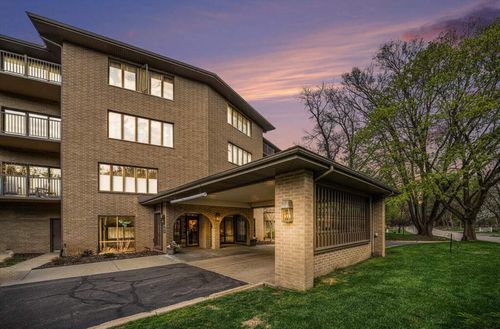 302-4040 Greenleaf Cir, Kalamazoo, MI, 49008-2582 | Card Image