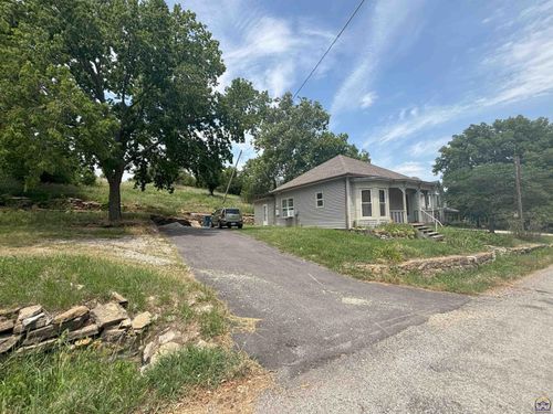 522 W Lincoln St, Madison, KS, 66860-8807 | Card Image