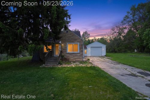 28304 Eton St, Westland, MI, 48186-5597 | Card Image