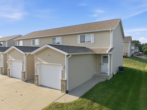 1327 Creekside Court, Waterloo, IA, 50702 | Card Image