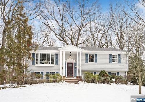 49 School St, Twp Washingtn, NJ, 07676-4242 | Card Image