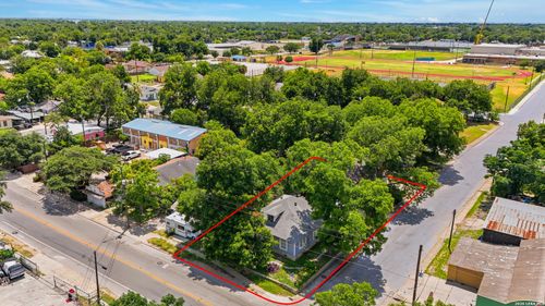 3201 S Flores St, San Antonio, TX, 78204-2804 | Card Image