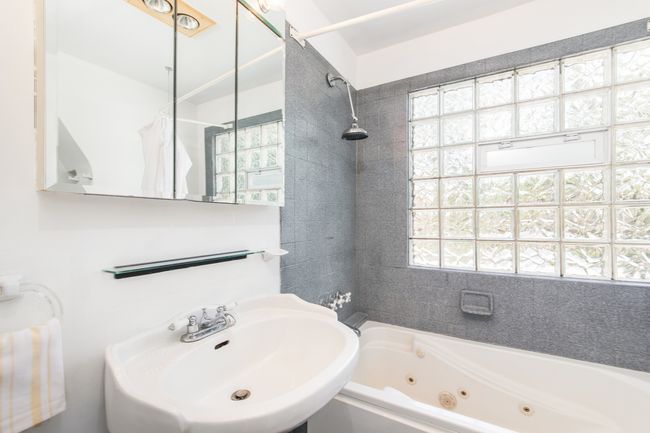 1521 S Prospect Ave, Home with 4 bedrooms, 3 bathrooms and null parking in Park Ridge IL | Image 15