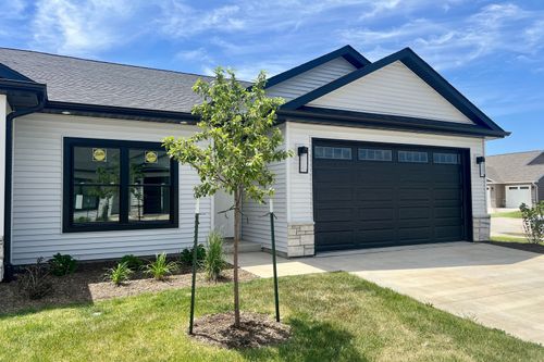 101-1867 Redbud Cir, Eldridge, IA, 52748-9734 | Card Image