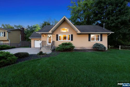 86 Hinchman Ave, Wayne, NJ, 07470-8048 | Card Image