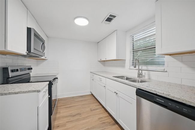 906 E Houston St, House other with 2 bedrooms, 1 bathrooms and null parking in Sherman TX | Image 8