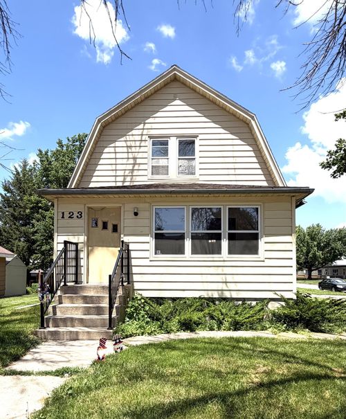 123 E 12th St, Fairmont, MN, 56031-2607 | Card Image