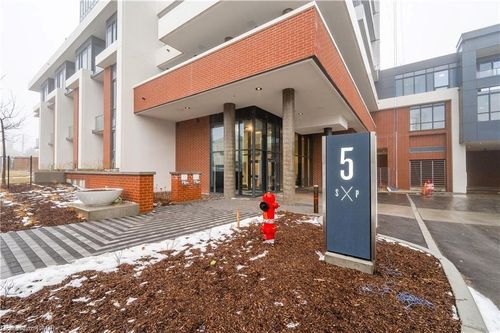 13-5 Wellington South Street, Kitchener, ON, N2G0E3 | Card Image