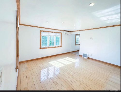 508 Chamberlin St, East Meadow, NY, 11554-3809 | Card Image