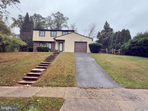 1114 Stoneybrook Ln, WEST CHESTER, PA, 19382-5218 | Card Image