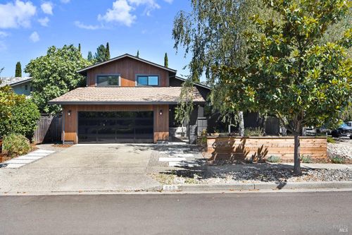 690 Hudson Ct, Sonoma, CA, 95476-7146 | Card Image