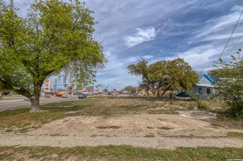 101 S Center St, Sabinal, TX, 78881 | Card Image