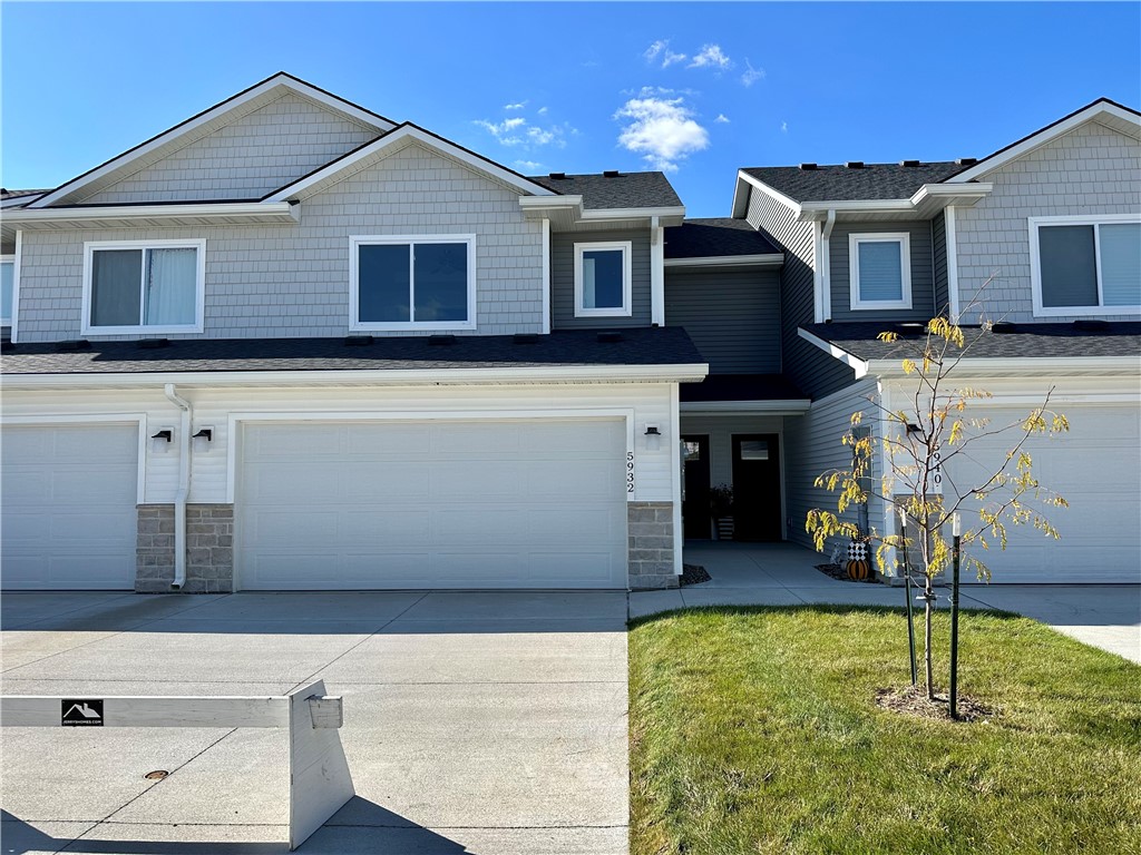 90th Ct, Johnston, IA 50131