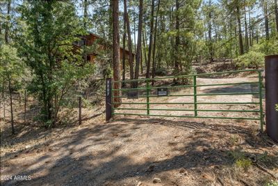 3207 S White Mountain Road, House other with 3 bedrooms, 2 bathrooms and null parking in Show Low AZ | Image 3