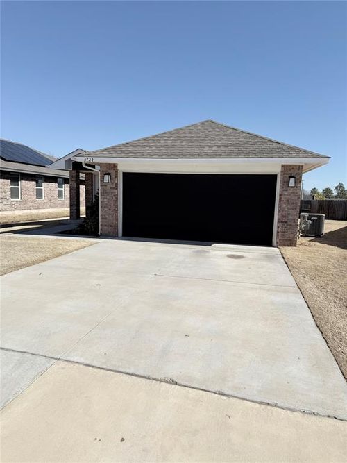 3724 Apple Villas Cir, Moore, OK, 73160-1015 | Card Image