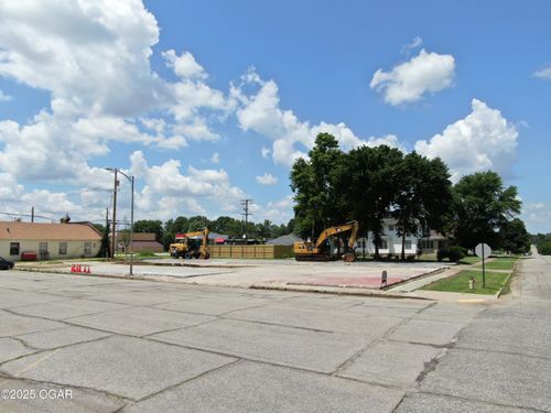 140 E 10th St, Baxter Springs, KS, 66713-1519 | Card Image