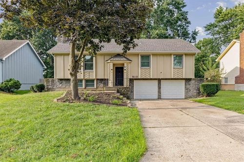 513 Stacey Dr, Belton, MO, 64012-1832 | Card Image