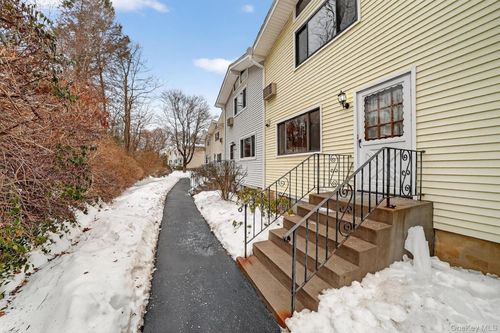 16 Scenic Cir, Croton-On-Hudson, NY, 10520-1658 | Card Image