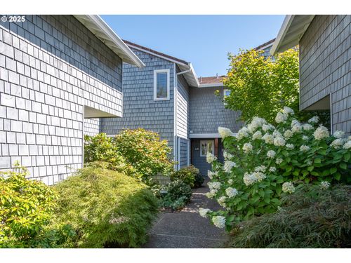 615 N Tomahawk Island Dr, Portland, OR, 97217-7971 | Card Image