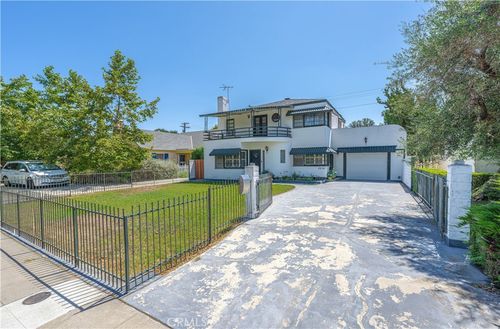 2219 N Flower St, Santa Ana, CA, 92706-2527 | Card Image