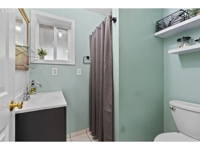 22400 S Evergreen Dr, House other with 5 bedrooms, 3 bathrooms and 2 parking in Beavercreek OR | Image 26