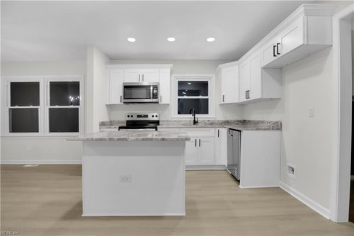 576 Colony Rd, Newport News, VA, 23602-6147 | Card Image