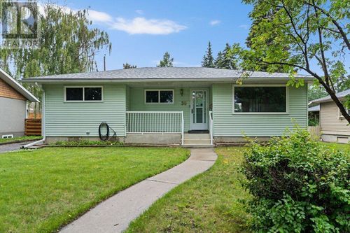 39 Westwood Dr Sw, Calgary, AB, T3C2V8 | Card Image