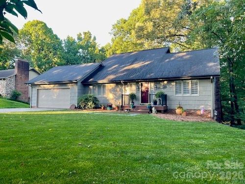 446 17th Avenue Dr Ne, Hickory, NC, 28601-1555 | Card Image