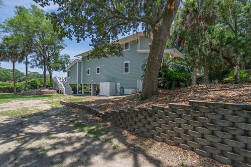 3204 Fort St, Edisto Island, SC, 29438-3505 | Card Image