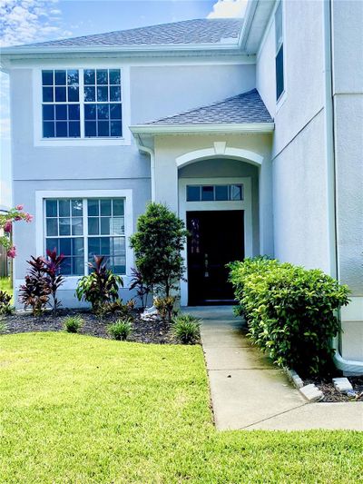 11217 Avery Oaks Drive, House other with 4 bedrooms, 2 bathrooms and null parking in Tampa FL | Image 2