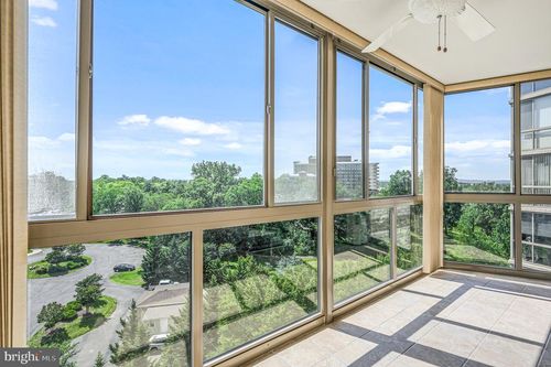 802-19355 Cypress Ridge Ter, LEESBURG, VA, 20176-6916 | Card Image