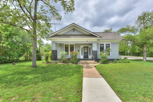 1504 Maple St, Georgetown, TX, 78626-8118 | Card Image
