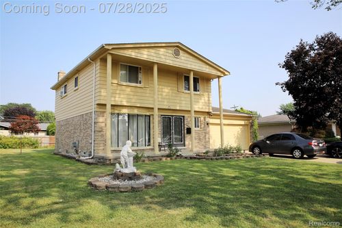 36368 Tulane Dr, Sterling Heights, MI, 48312-2859 | Card Image