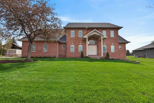 5025 Southfork Ln, Waterloo, IA, 50701-9576 | Card Image